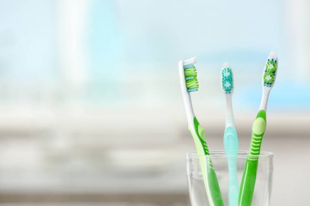 depositphotos_134832632-stock-photo-colorful-toothbrushes-in-glass