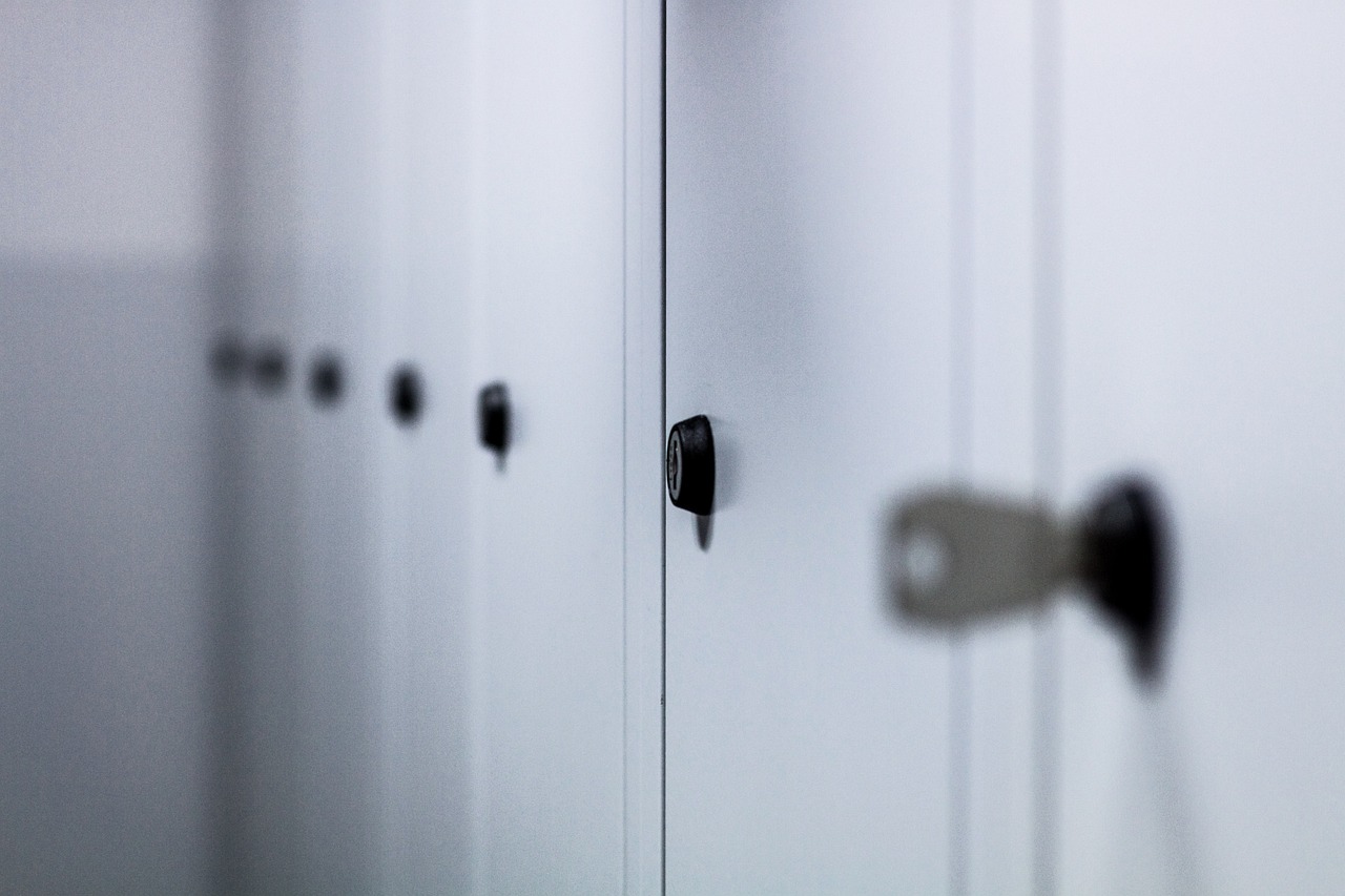 lockers-932113_1280